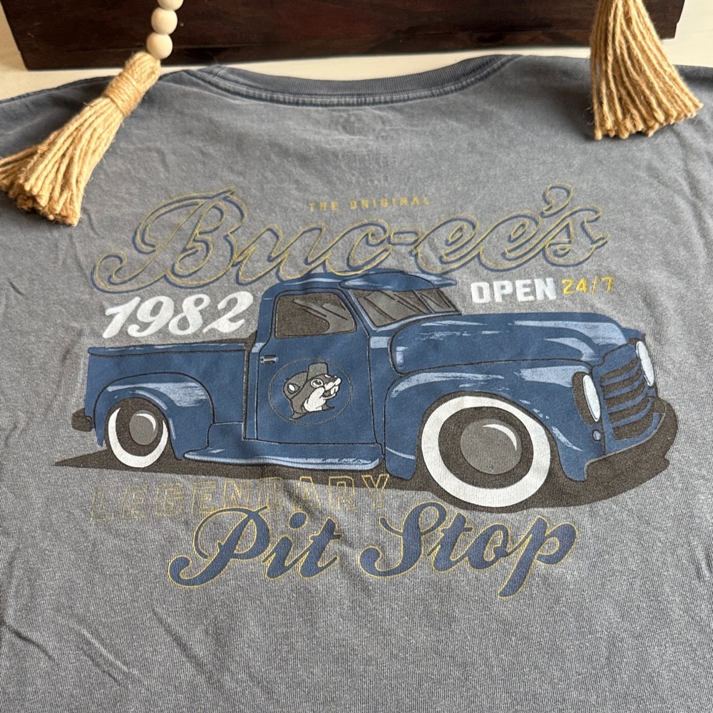 Buc-ee's Blue Graphic Tee - Short Sleeve